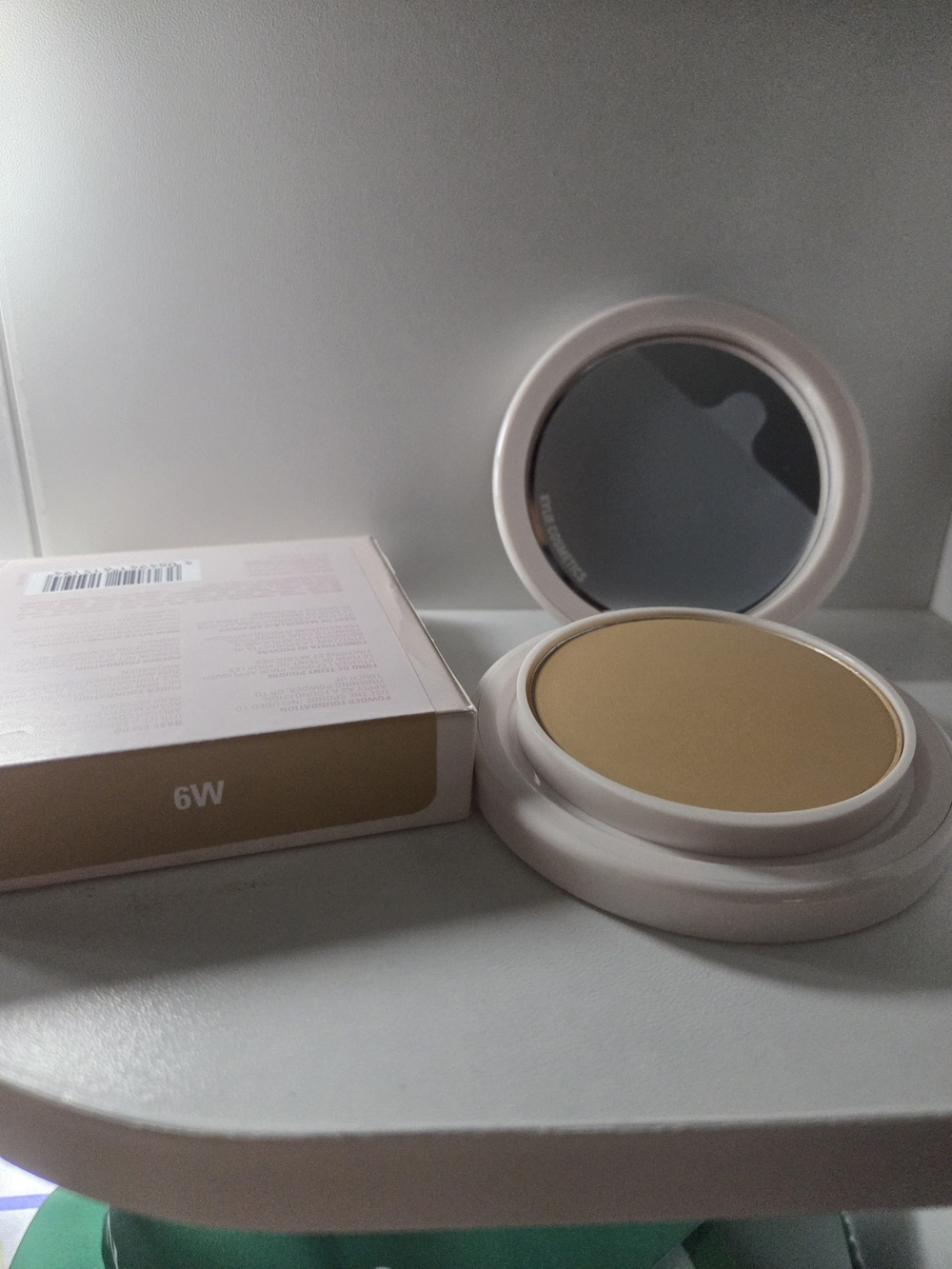 Kylie Cosmetics Pressed Powder Foundation Compact - Beige
